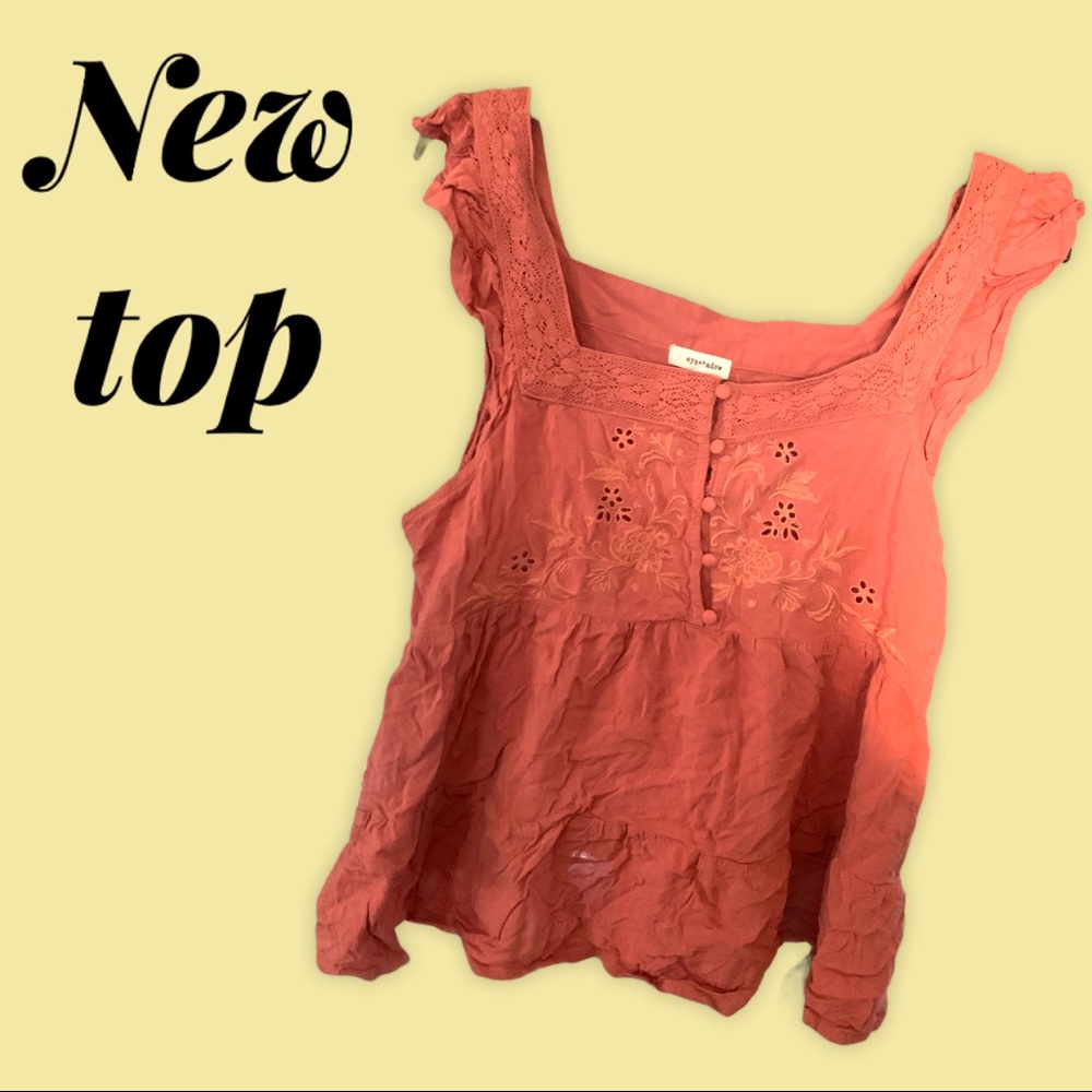 NWOT tank top with details and buttons.